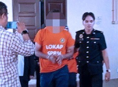 Pendakwah terkenal dibawa keluar dari Mahkamah Majistret