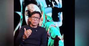 Pelawak Shahrol mengulas isu lawak body shaming dalam persembahan stand-up comedy Harith Iskander.