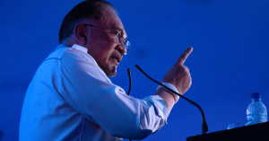 Anwar Ibrahim pertahan Azam Baki