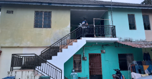 Lokasi wanita hamil tujuh bulan ditemukan maut di rumah sewa Kampung Makam, Kota Tinggi.