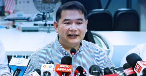 Ahli Parlimen Rafizi Ramli bersama tujuh MP PKR menuntut penggantungan KP SPRM Azam Baki dan siasatan bebas
