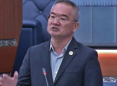 Ahli Parlimen Kota Melaka, Khoo Poay Tiong, berucap di Dewan Rakyat mengenai isu melibatkan Ketua Pesuruhjaya SPRM dan gesaan penubuhan RCI.