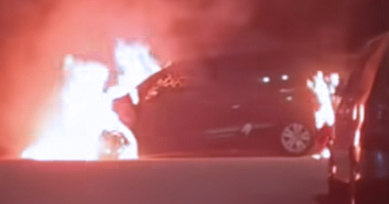 Tiga buah kereta milik Cikgu Chandra dibakar.