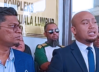 Zamri Vinoth tiba di Mahkamah Majistret dengan kerjasama penuh, hadir secara sukarela.