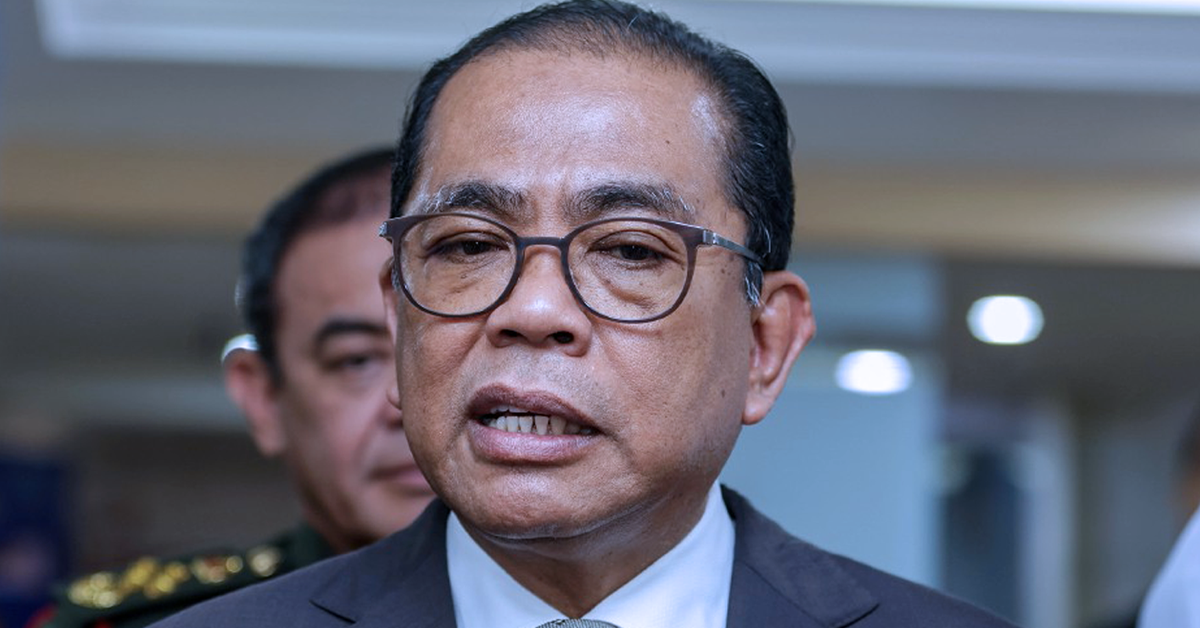 Kapal Tentera Laut Amerika Syarikat USS Santa Barbara dan USS Tulsa berlabuh di North Butterworth Container Terminal, Pulau Pinang.