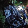 Kenderaan SUV Perodua Aruz terbalik di dalam sungai selepas terbabas dan terjunam gaung di Jalan Tapah Cameron Highlands.