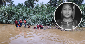 Pasukan bomba dan penyelamat menjalankan operasi mencari dan mengangkat mayat kanak-kanak di Sungai Buloh