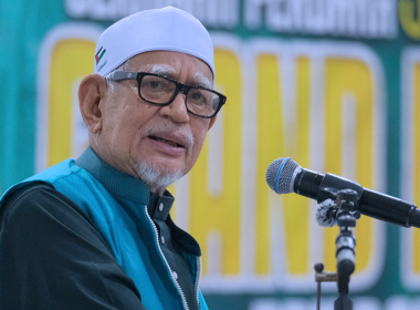 Haji Hadi Awang bercakap mengenai kenaikan harga minyak dan isu pengurusan sumber di Malaysia.