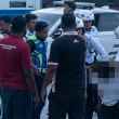 Kenderaan rosak selepas insiden langgar lari melibatkan anggota trafik di Kuala Lumpur