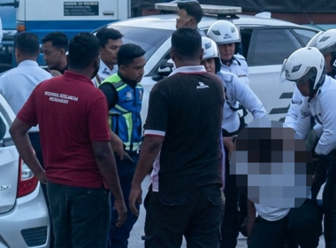 Kenderaan rosak selepas insiden langgar lari melibatkan anggota trafik di Kuala Lumpur