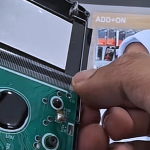 Kalkulator rosak akibat terkena air yang dibaiki oleh pemilik kedai.