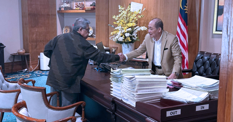 Pandikar Amin Haji Mulia umum letak jawatan Timbalan Pengerusi GRS dan semua jawatan kerajaan