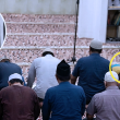 Jemaah membantu pesara tentera yang meninggal dunia ketika sujud solat Subuh di Masjid As-Syakirin Mukim Kelewek.