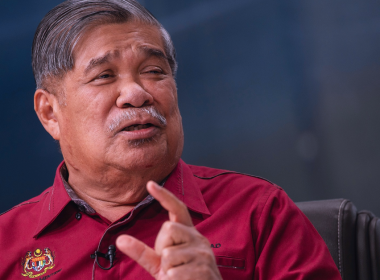Mohamad Sabu menyampaikan pandangan mengenai perubahan landskap politik dan sikap pengundi yang kini lebih menilai kerja buat pemimpin.