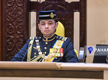 Tengku Hassanal Ibrahim Alam Shah berucap pada Istiadat Pembukaan Mesyuarat Dewan Negeri Pahang di Wisma Sri Pahang.