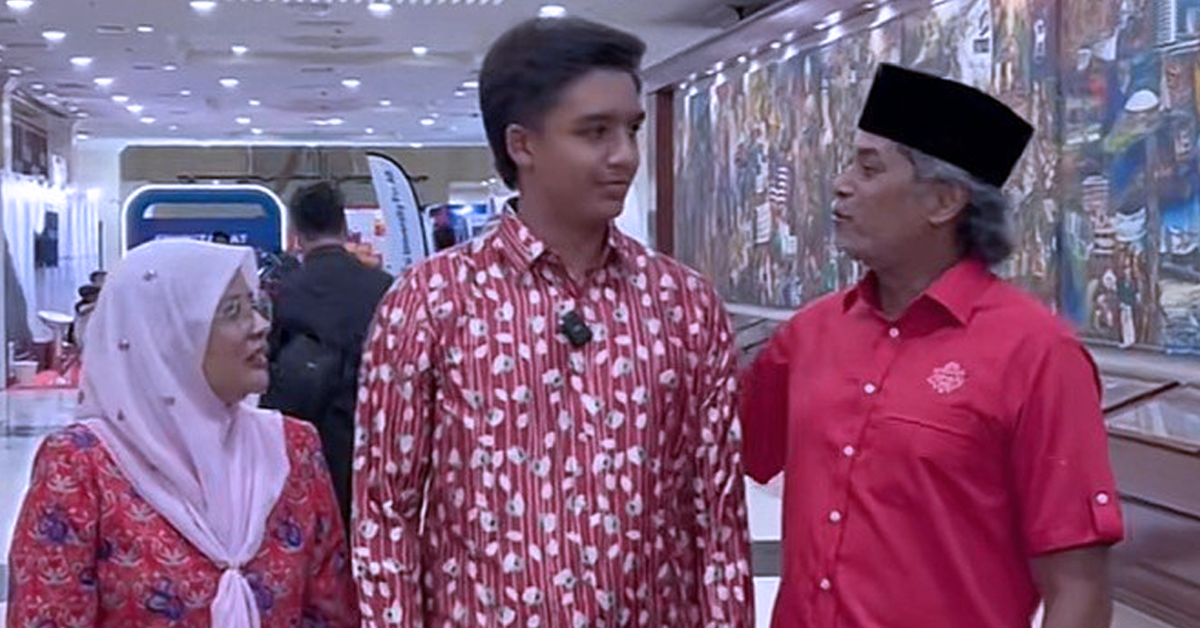 Ammar Ahyan hadir ke Konvensyen 80 Tahun UMNO dan bergambar bersama Khairy Jamaluddin
