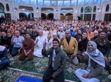 Alif Satar bersama konvoi motosikal Ride Subuh di Masjid Yayasan Mohamad Noah di Genting Highlands