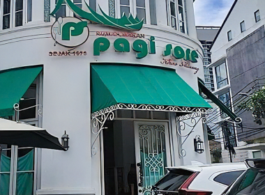 Papan tanda restoran Pagi Sore Kemang Hijau di Jakarta