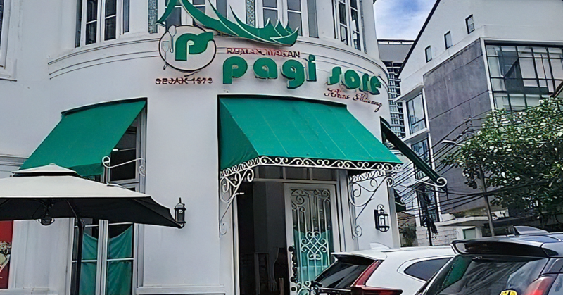Papan tanda restoran Pagi Sore Kemang Hijau di Jakarta