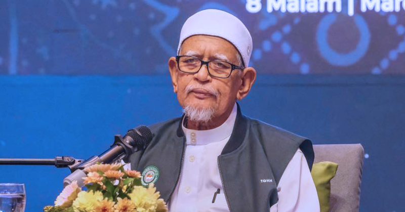 Presiden PAS Abdul Hadi Awang bercakap pada sidang media berkaitan isu penarikan semula SD oleh ADUN BERSATU di Negeri Sembilan dan hubungan dalam Perikatan Nasional.