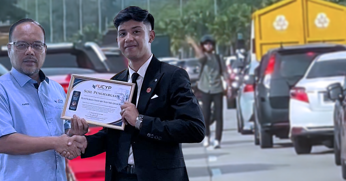 Tuan Nurhan Syafiy terima sijil penghargaan selepas membantu melancarkan laluan ambulans menuju Hospital Tengku Ampuan Afzan (HTAA).