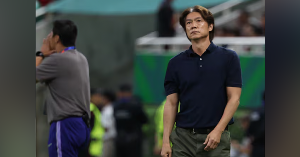 Protes peminat bola sepak Korea Selatan terhadap Hong Myung-bo di lapangan terbang dan restoran