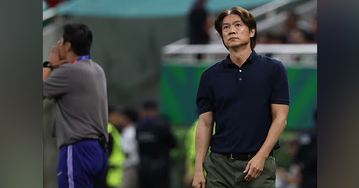 Protes peminat bola sepak Korea Selatan terhadap Hong Myung-bo di lapangan terbang dan restoran