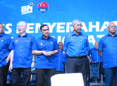 Tan Sri Noh Omar menghadiri Majlis Pelancaran Jentera Barisan Nasional Negeri Johor sebelum mengumumkan penyertaan semula beliau ke dalam UMNO dan BN.