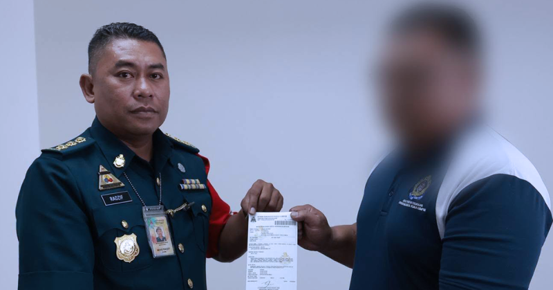 tindakan kompaun terhadap kakitangan DBKL yang didakwa membuang sampah.