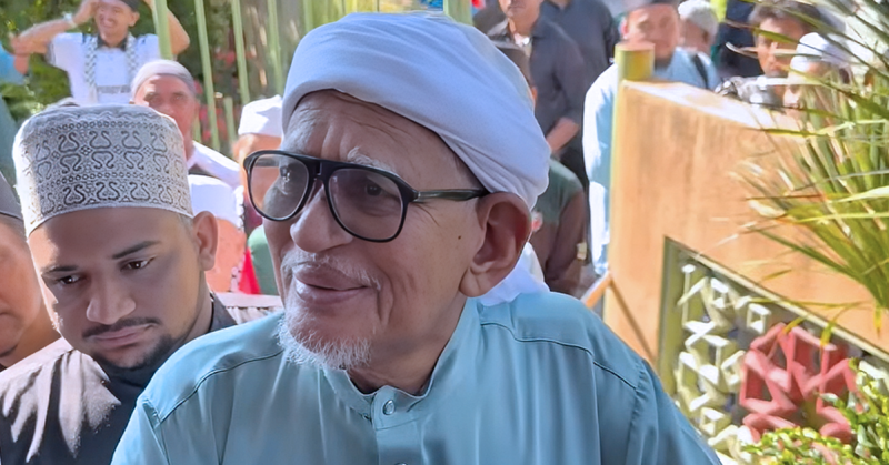 Tan Sri Abdul Hadi Awang bercakap kepada media selepas kuliah duha di Masjid Rusila, Marang, Terengganu.