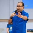 Datuk Seri Abdul Azeez Rahim ketika memberikan kenyataan mengenai isu Tabung Haji