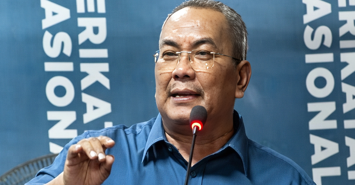 Datuk Seri Muhammad Sanusi Md Noor ketika menyampaikan ucapan berkaitan isu ekonomi, politik dan kedudukan Melayu.