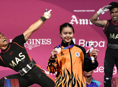 Muhamad Aznil Bidin, Mohamad Aniq Kasdan dan Irene Jane Henry bersama kejayaan pingat angkat berat Malaysia di Sukan Komanwel Glasgow 2026