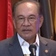 Datuk Seri Anwar Ibrahim ketika berucap pada Perjumpaan Perdana Menteri bersama warga Kementerian Pendidikan Malaysia mengenai pengurusan Tingkatan Enam.