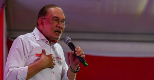 Anwar Ibrahim ketika menjelaskan isu laporan RCI Tabung Haji dan proses siasatan lanjut.