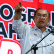 Anwar Ibrahim berucap pada ceramah politik berkaitan PRN Johor dan dakwaan perebutan kuasa BN-PH.