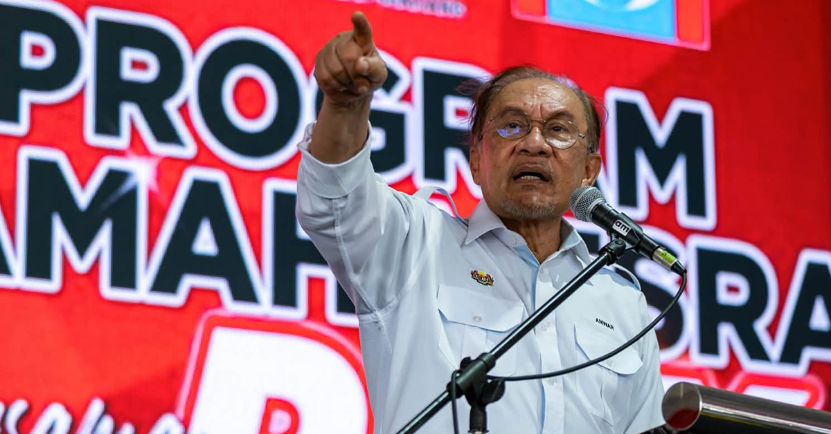 Anwar Ibrahim berucap pada ceramah politik berkaitan PRN Johor dan dakwaan perebutan kuasa BN-PH.