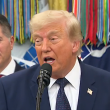 Donald Trump bercakap mengenai keputusan kad merah dan mempertahankan pemain dalam satu kenyataan media.