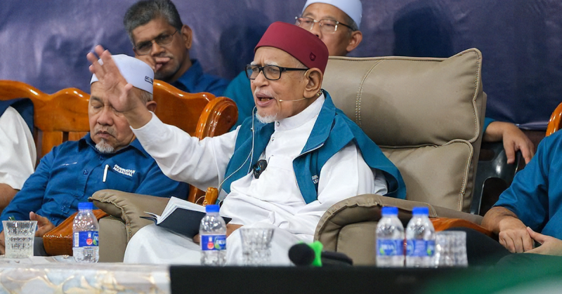 Tan Sri Abdul Hadi Awang menyampaikan ceramah Grand Finale PRN Johor di Simpang Jeram, Bakri.