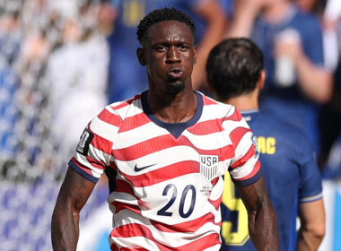 Folarin Balogun kelihatan kecewa selepas Amerika Syarikat tewas kepada Belgium dalam pusingan 16 terbaik Piala Dunia 2026.