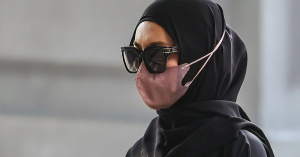 Tisha Shamsir tiba di Mahkamah Majistret Kuala Lumpur bagi menghadapi pertuduhan dadah