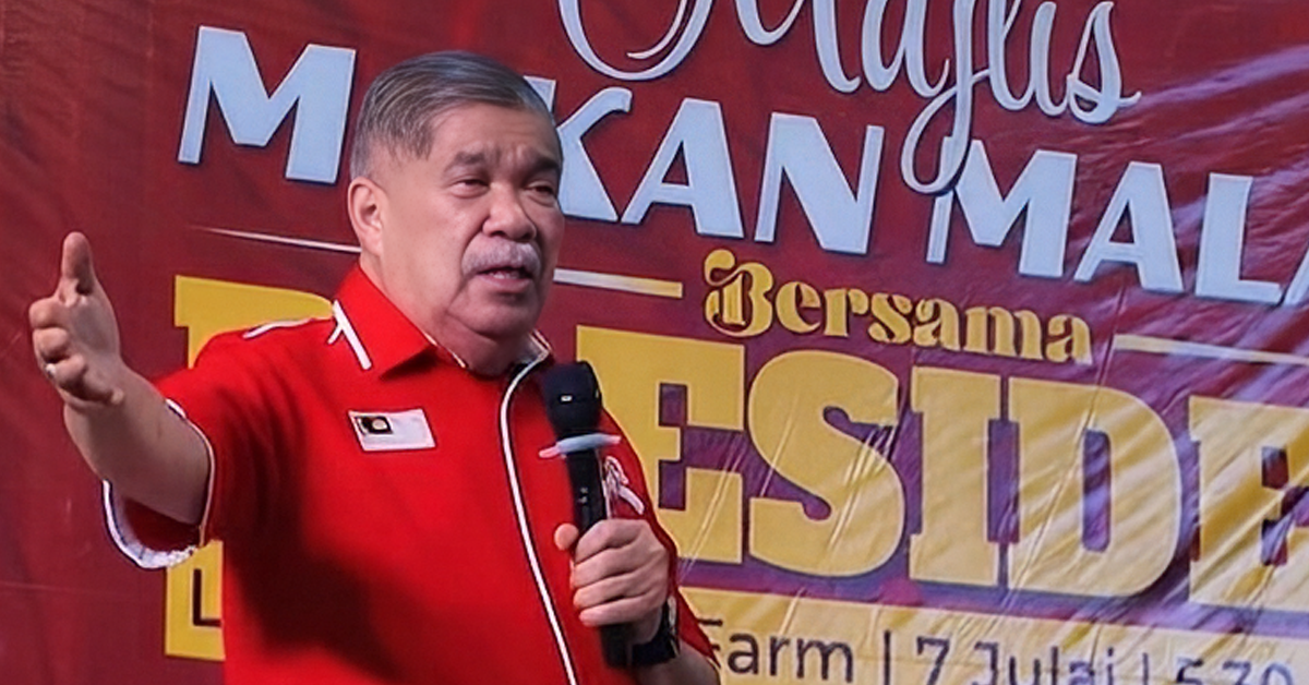 Mohamad Sabu ketika menyampaikan ucapan berkaitan perubahan pendirian politik PAS.