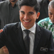 Syed Saddiq Syed Abdul Rahman bersama penyokong selepas keputusan Mahkamah Persekutuan mengekalkan pembebasan beliau dalam kes dana Armada.