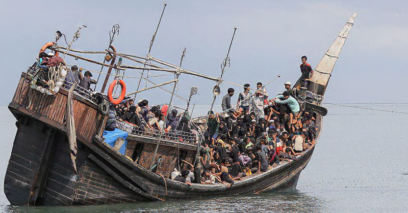 Bot yang membawa pelarian Rohingya di laut ketika cuba melarikan diri dari Myanmar ke Asia Tenggara susulan laporan lebih 500 orang dikhuatiri maut selepas dua bot dipercayai karam.