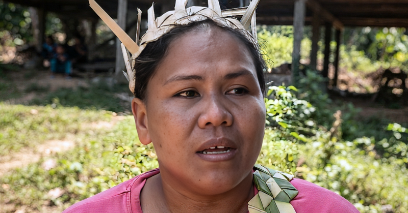 Juliana bersama anaknya menyuarakan kebimbangan selepas mendakwa suaminya ditahan berkaitan isu tanah adat Orang Asli