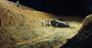 Kereta Toyota Prius terjatuh ke dalam gaung di tapak projek pembinaan culvert di KM41 Jalan Kota Bharu–Kuala Krai, Machang.