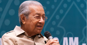 Tun Dr Mahathir Mohamad mengulas keadaan Malaysia dan dunia yang bergolak