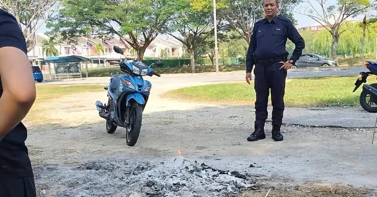 Polis merampas 16 naskhah dan 36 kulit al-Quran dalam siasatan kes pembakaran dan kecurian di Seremban.