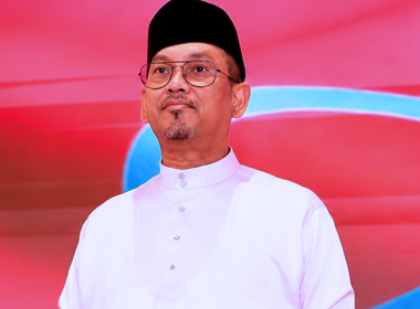 Dua ADUN BERSATU Pahang menyatakan sokongan kepada Menteri Besar Pahang, Wan Rosdy