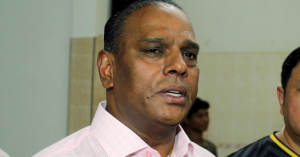 Datuk Seri M Saravanan hadir di Mahkamah Sesyen bagi menghadapi tiga pertuduhan menerima suapan RM1.097 juta